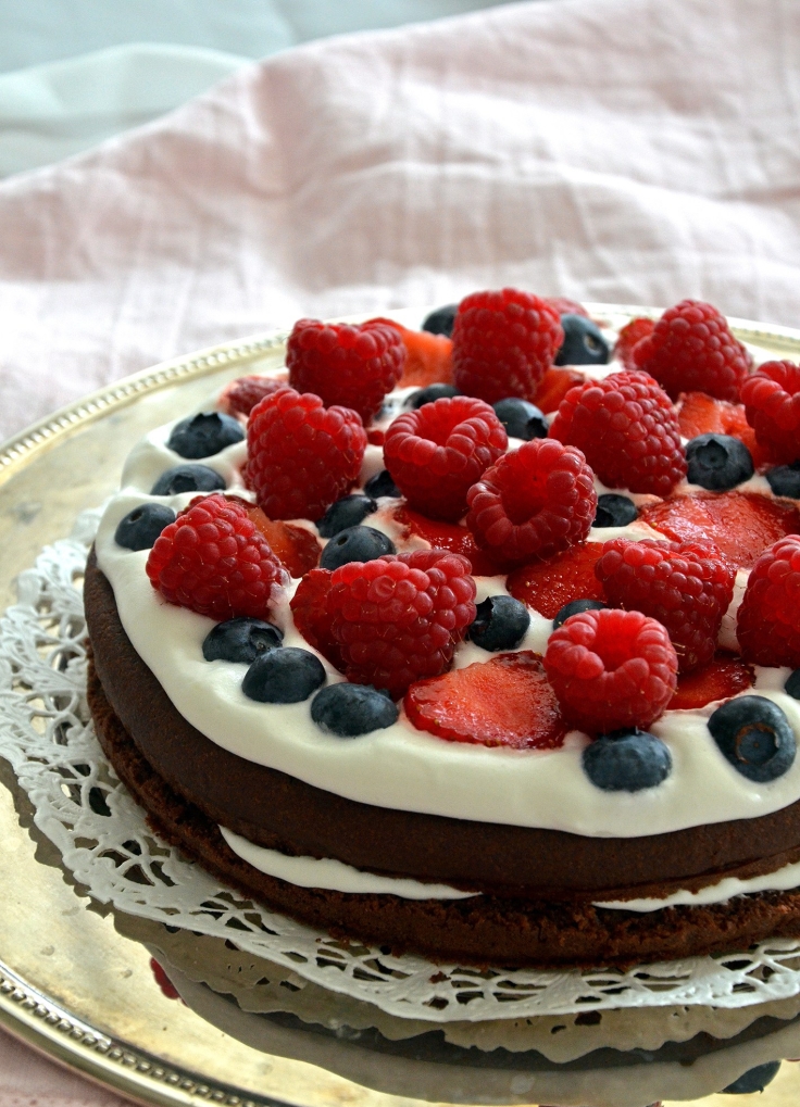 Gluteeniton, vegaaninen, low FODMAP suklaatäytekakku - Vegan, Low FODMAP Chocolate Layered Cake / Clean Eats by Sini